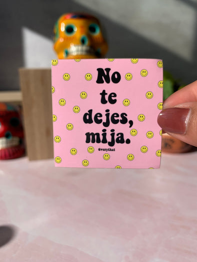 No Te Dejes, Mija Sticker
