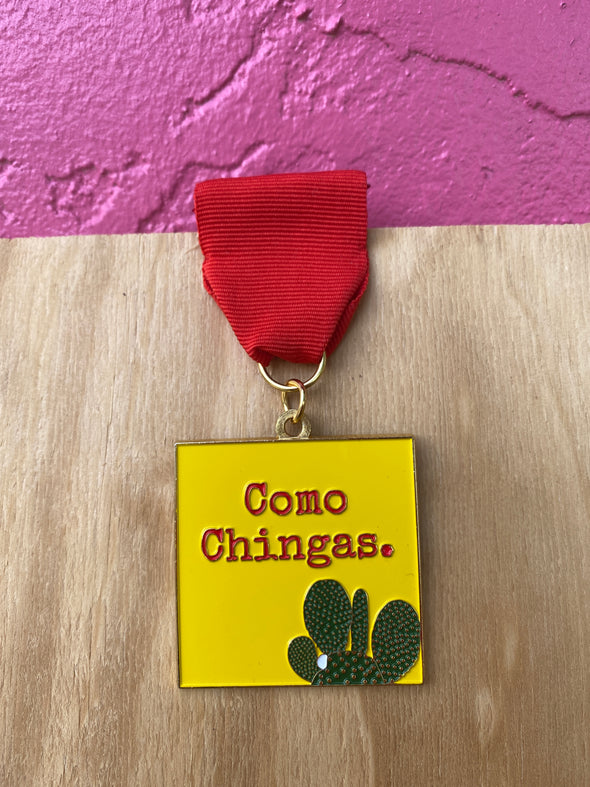 Como Chingas Fiesta Medal (in Yellow)